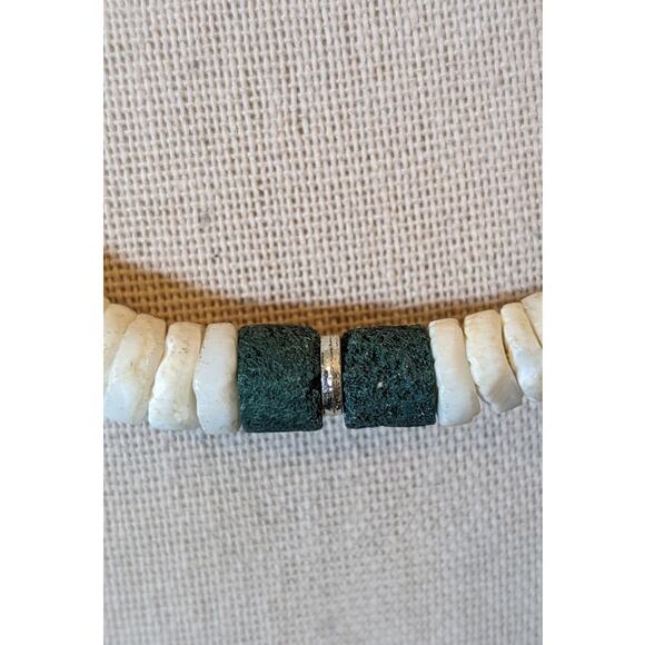 Vintage Puka Shell Green Bead 15" Necklace - Picture 2 of 6